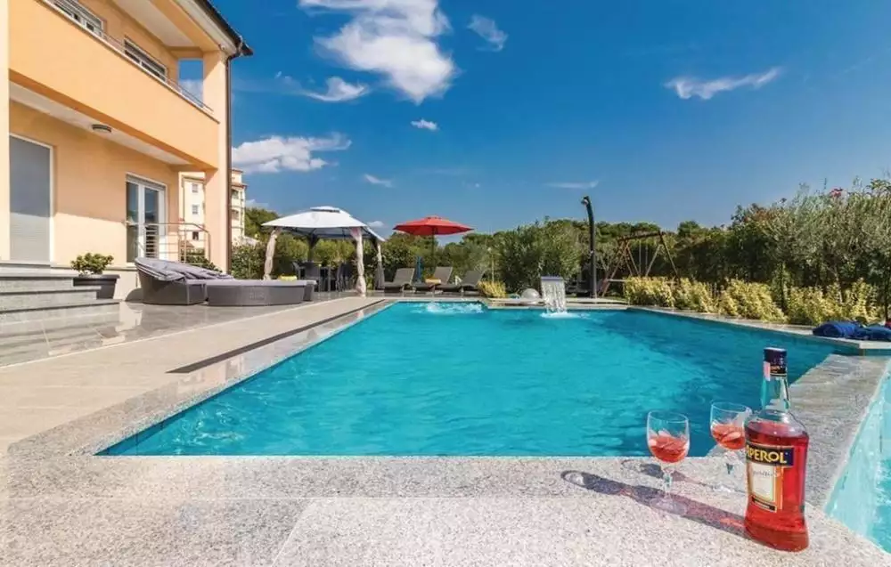 Villa 460m² in Croatia, Pula. Priced at 1500000€ rent photo-2