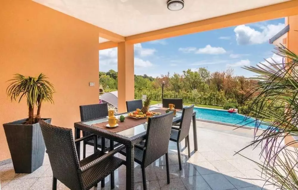 Villa 460m² in Croatia, Pula. Priced at 1500000€ rent photo-3