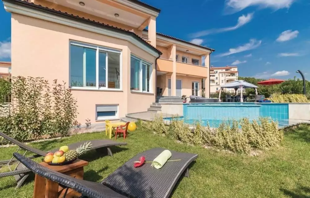 Villa 460m² in Croatia, Pula. Priced at 1500000€ rent photo-4