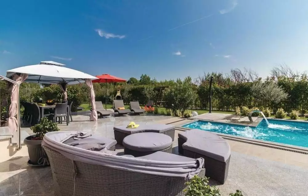 Villa 460m² in Croatia, Pula. Priced at 1500000€ rent photo-5