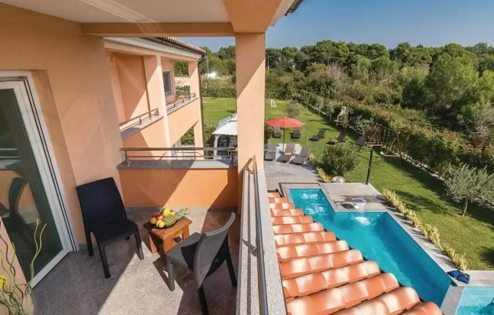 Villa 460m² in Croatia, Pula. Priced at 1500000€ rent photo-8