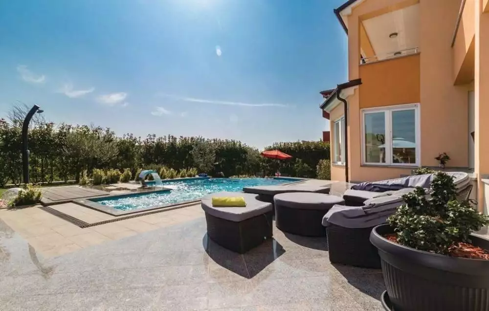 Villa 460m² in Croatia, Pula. Priced at 1500000€ rent photo-22