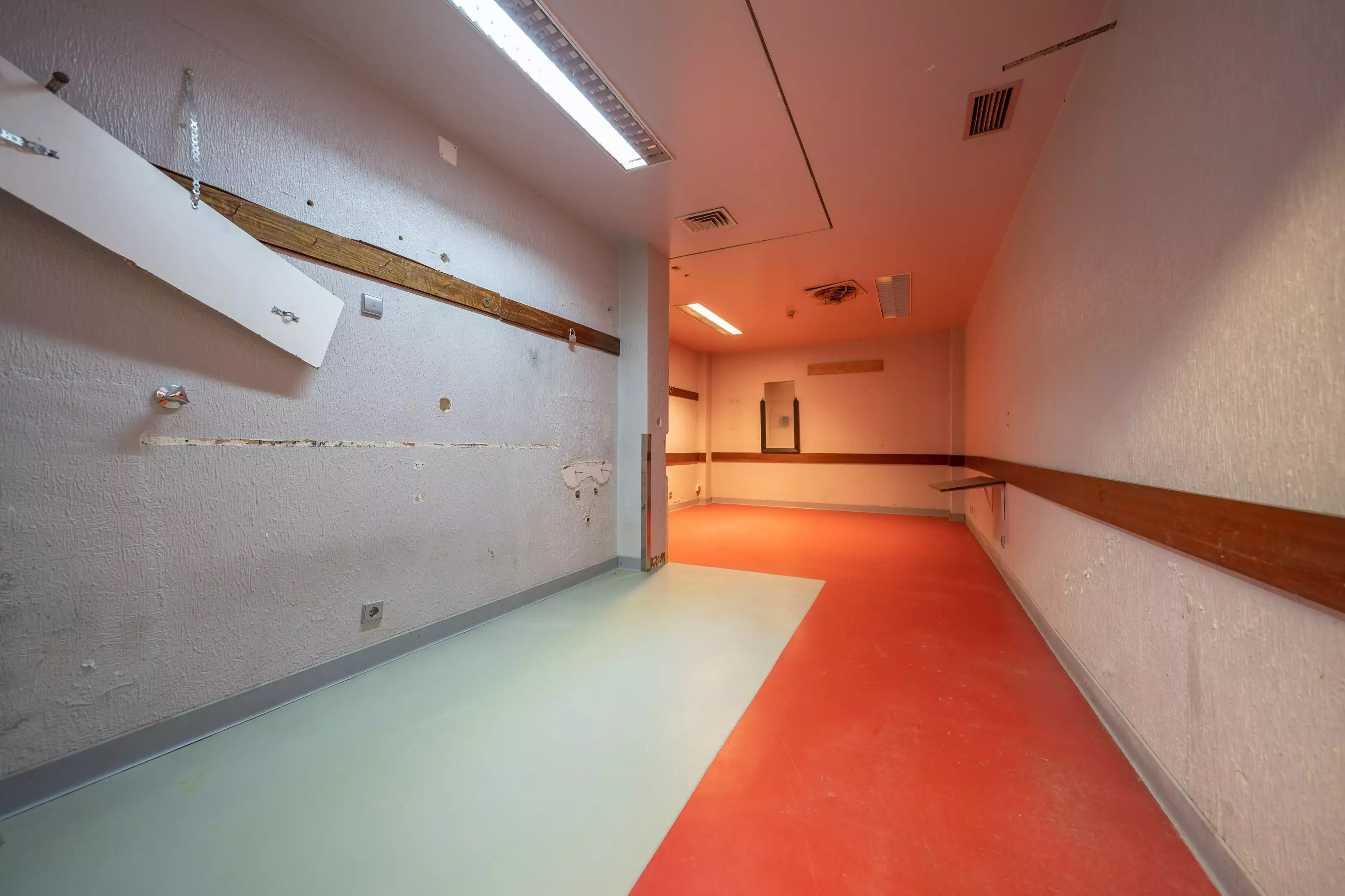 Shop 330m² in Spain, Madrid. Priced at 1680000€ rent photo-10