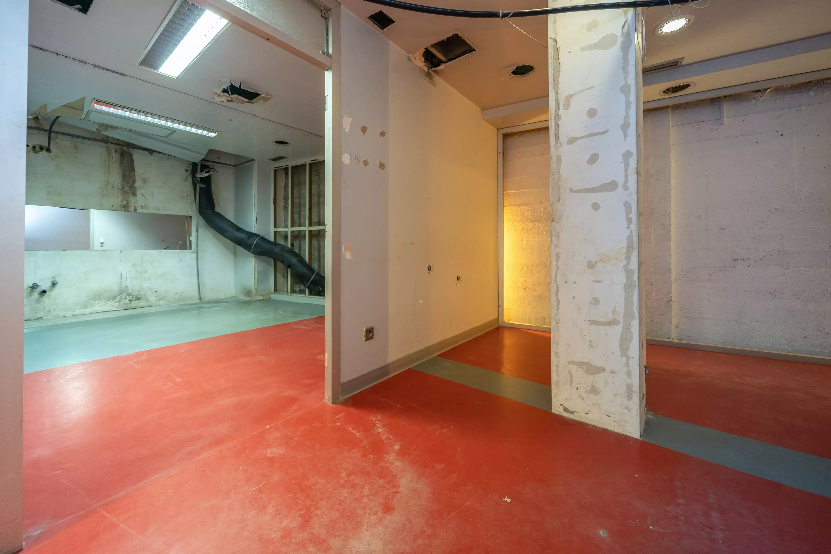Shop 330m² in Spain, Madrid. Priced at 1680000€ rent photo-6