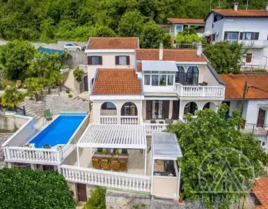 Buy in Croatia for 892300€