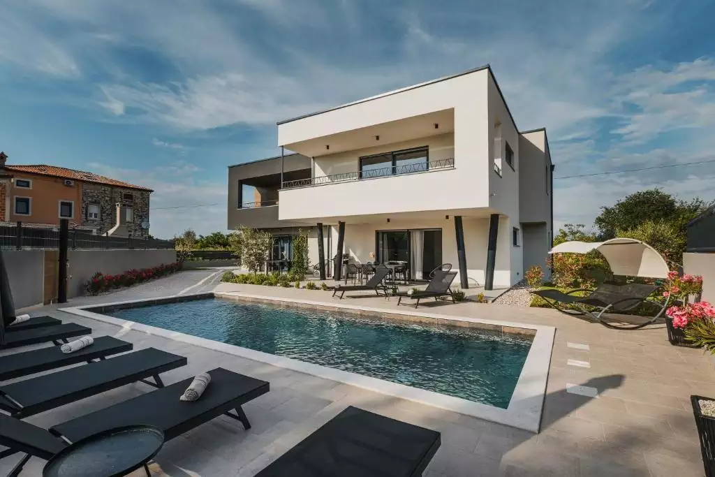 Villa 303m² in Croatia, Umag. Priced at 934000€ rent photo-1