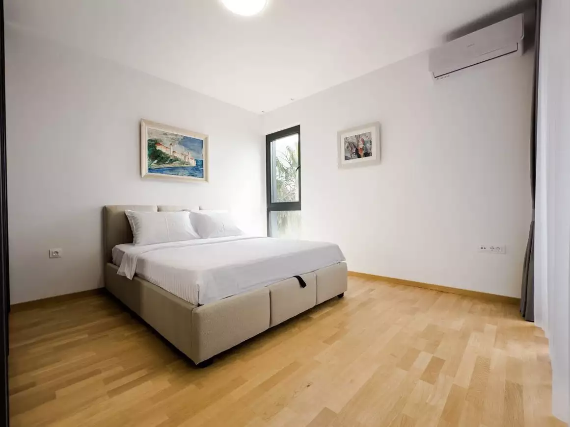 Flat 67m² in Montenegro, Sveti-Stefan. Priced at 250000€ rent photo-37