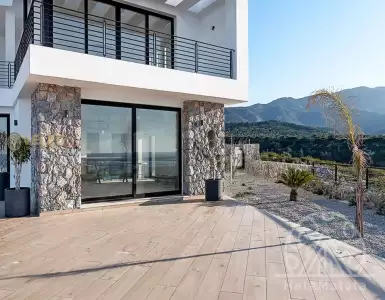 Buy in Cyprus for 631800€