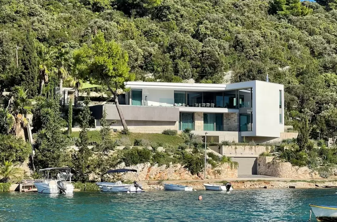 House 390m² in Croatia, Korcula. Priced at 2100000€ rent photo-1