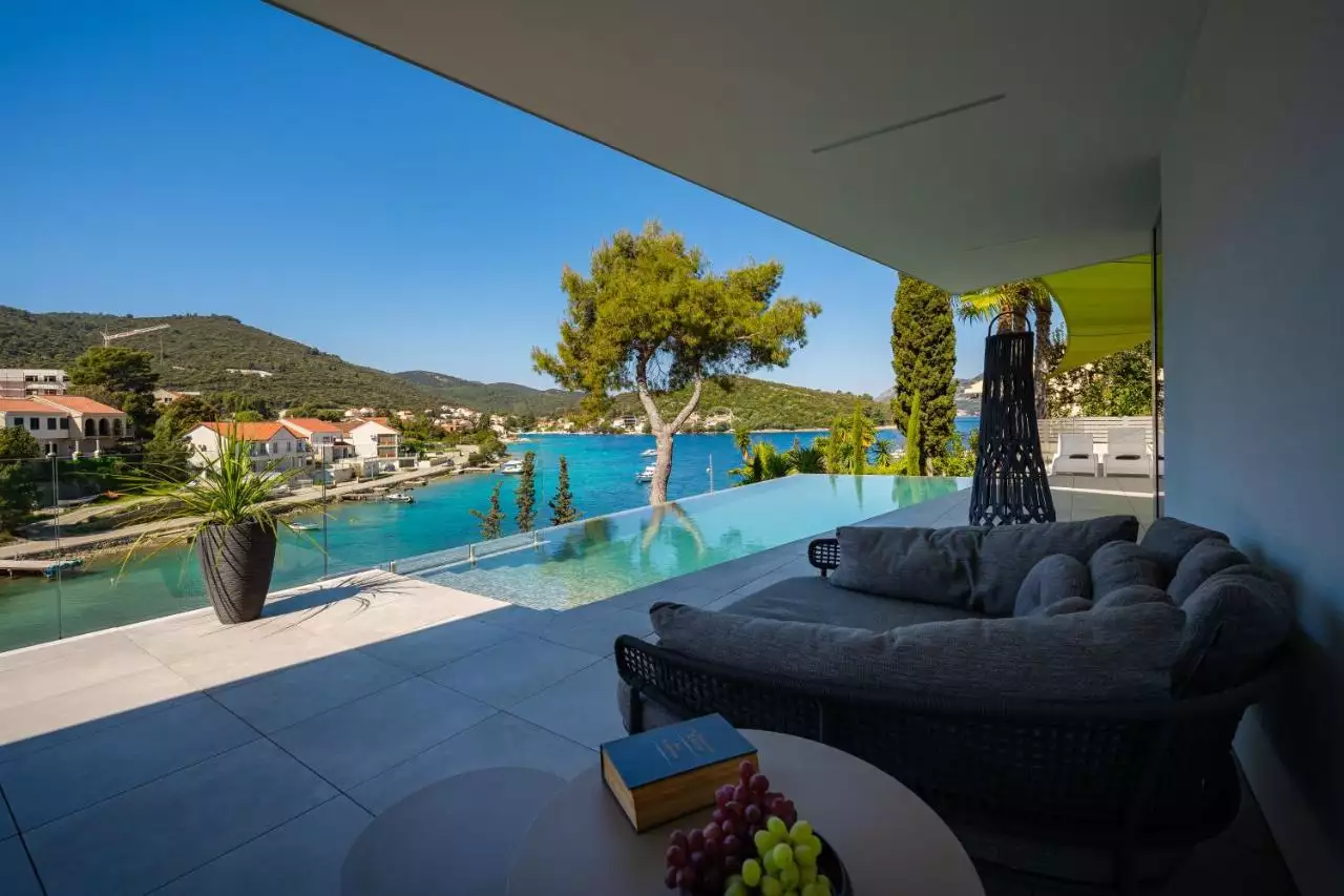 House 390m² in Croatia, Korcula. Priced at 2100000€ rent photo-7
