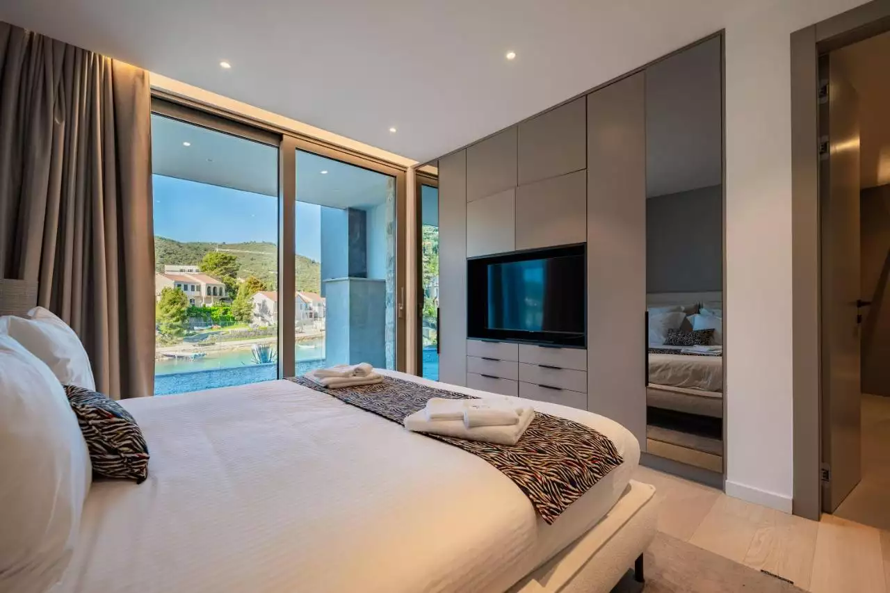 House 390m² in Croatia, Korcula. Priced at 2100000€ rent photo-25