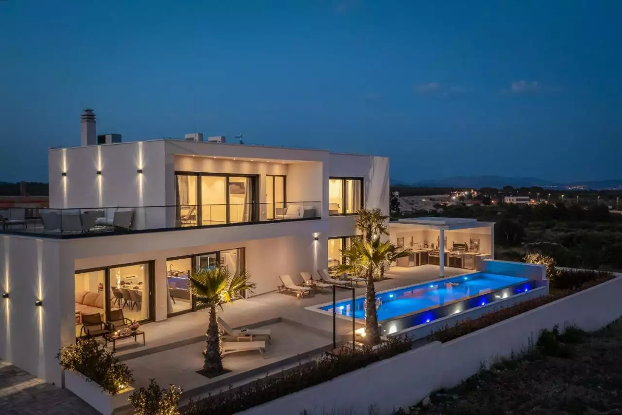 House 320m² in Croatia, Vodice. Priced at 1600000€ rent photo-1