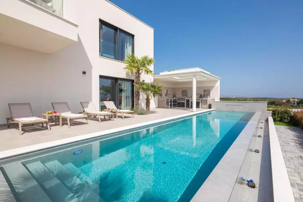 House 320m² in Croatia, Vodice. Priced at 1600000€ rent photo-11