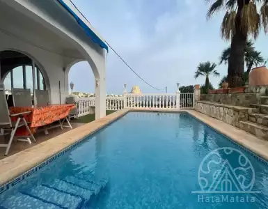 Buy in Spain for 472500€