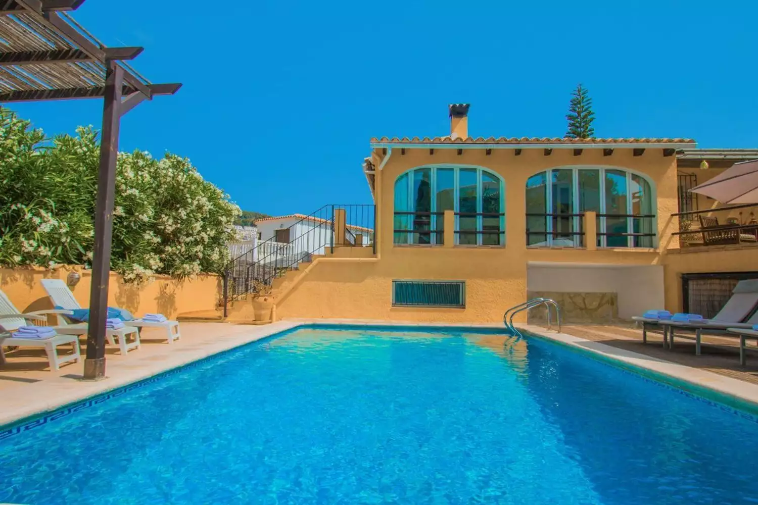 Villa 160m² in Spain, Kalp. Priced at 410000€ rent photo-3