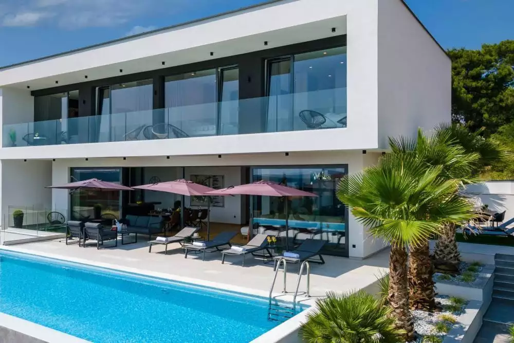 Villa 400m² in Croatia, Medulin. Priced at 2100000€ rent photo-1