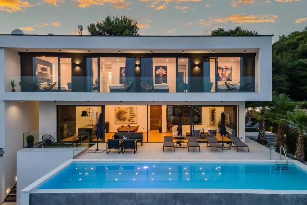 Villa 400m² in Croatia, Medulin. Priced at 2100000€ rent photo-2