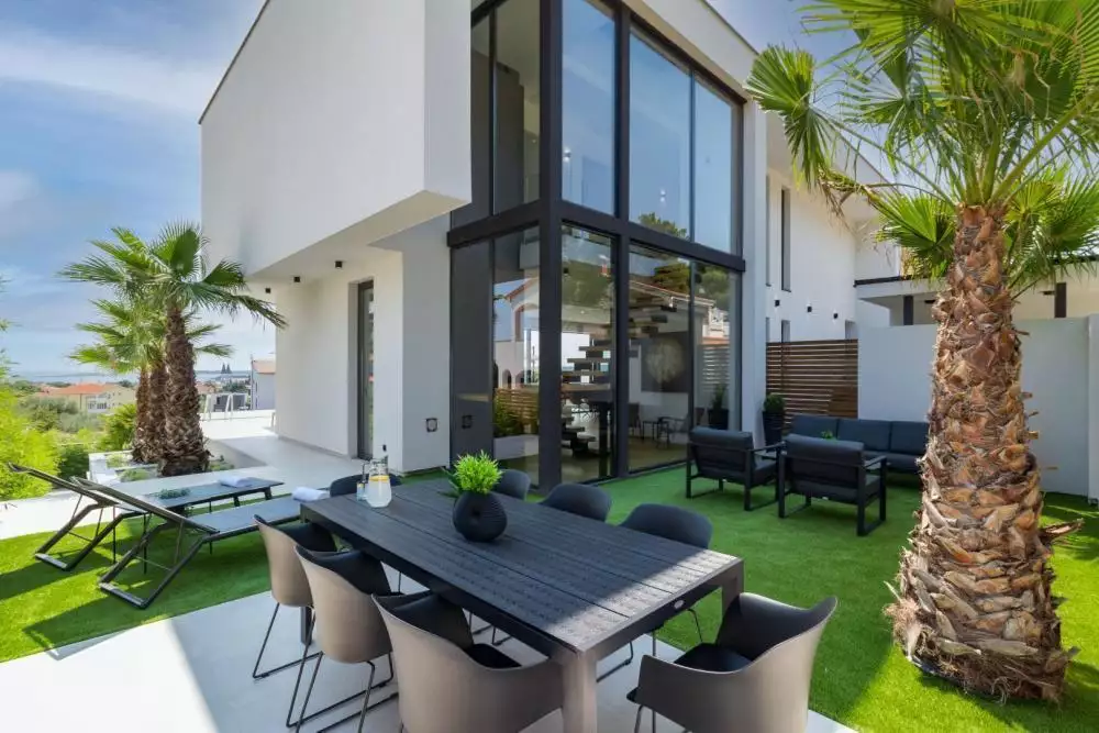 Villa 400m² in Croatia, Medulin. Priced at 2100000€ rent photo-4