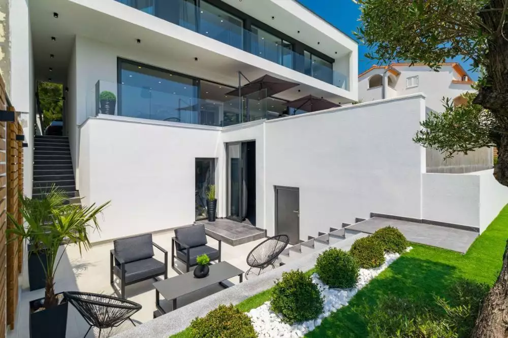 Villa 400m² in Croatia, Medulin. Priced at 2100000€ rent photo-5