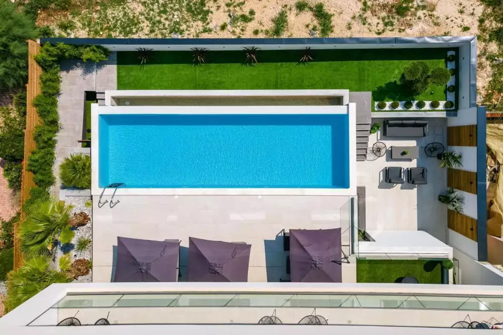 Villa 400m² in Croatia, Medulin. Priced at 2100000€ rent photo-8