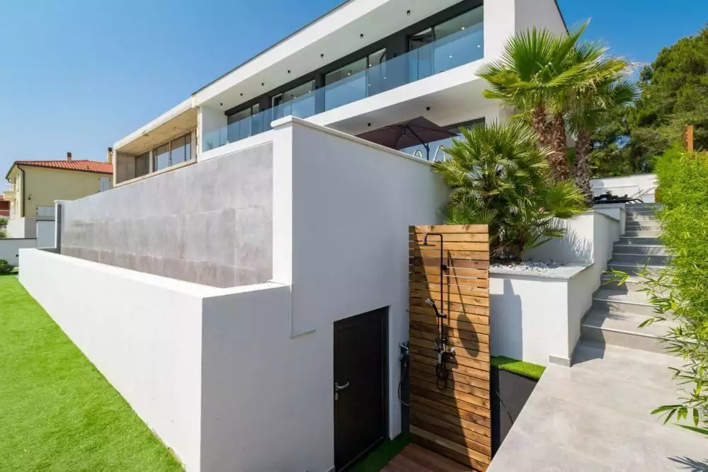 Villa 400m² in Croatia, Medulin. Priced at 2100000€ rent photo-12