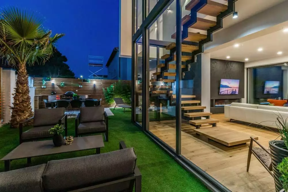 Villa 400m² in Croatia, Medulin. Priced at 2100000€ rent photo-13