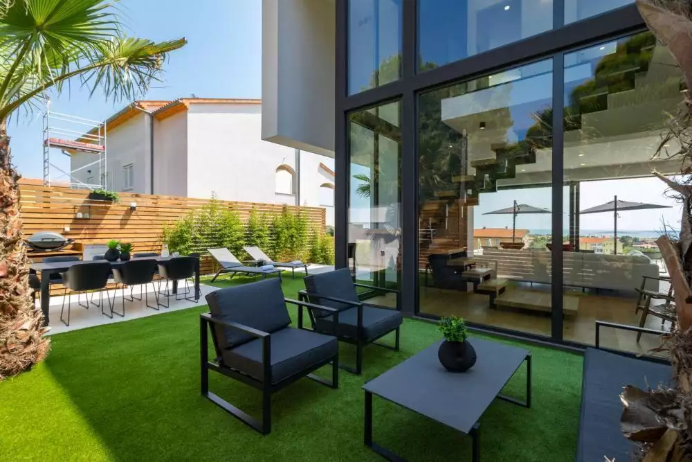 Villa 400m² in Croatia, Medulin. Priced at 2100000€ rent photo-15