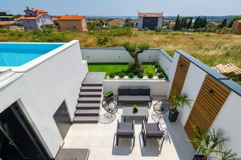 Villa 400m² in Croatia, Medulin. Priced at 2100000€ rent photo-19