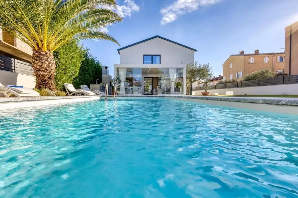 Villa 290m² in Croatia, Rovinj. Priced at 2350000€ rent photo-1