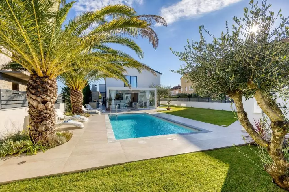 Villa 290m² in Croatia, Rovinj. Priced at 2350000€ rent photo-3