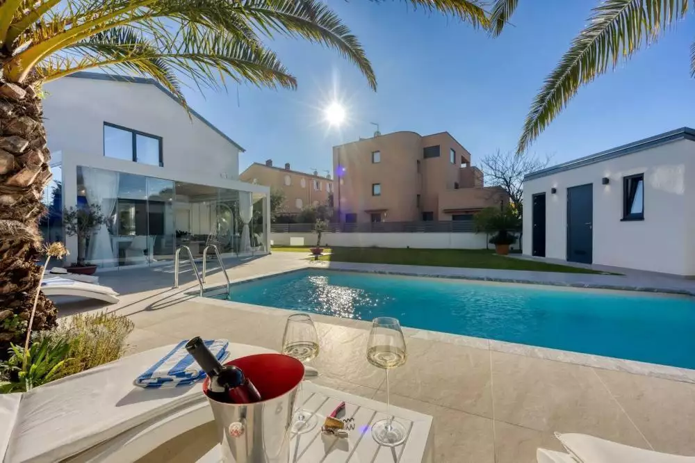 Villa 290m² in Croatia, Rovinj. Priced at 2350000€ rent photo-4