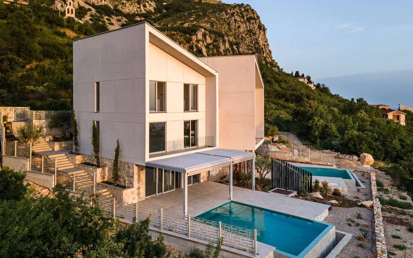 Villa 227m² in Montenegro, Tudorovici. Priced at 850000€ rent photo-5