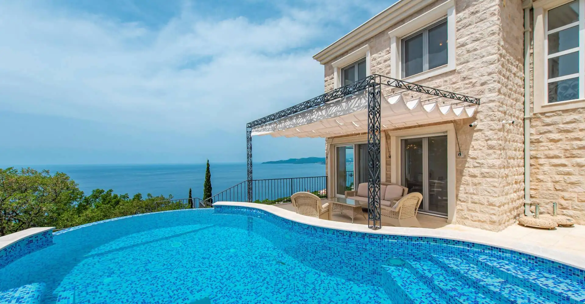 Villa 270m² in Montenegro, Rezevici. Priced at 3000000€ rent photo-1