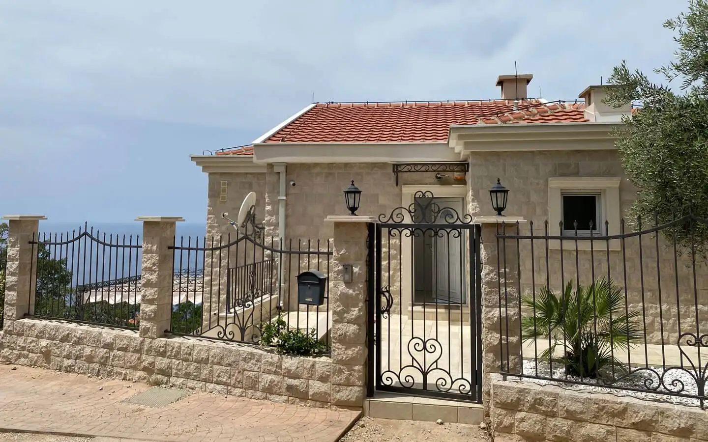Villa 270m² in Montenegro, Rezevici. Priced at 3000000€ rent photo-3