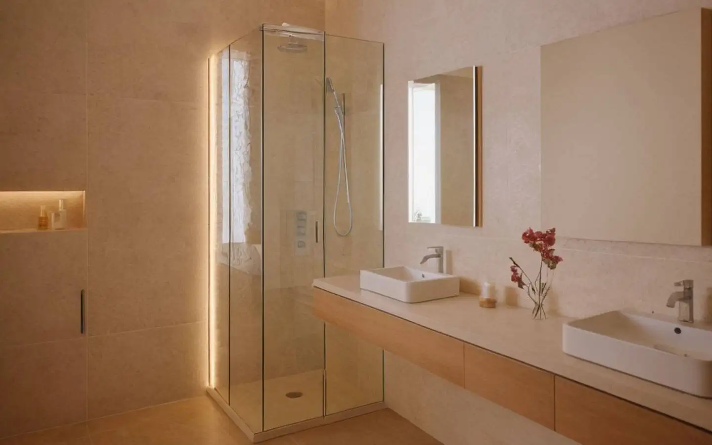 Other Properties 225m² in Montenegro, Budva. Priced at 650000€ rent photo-9
