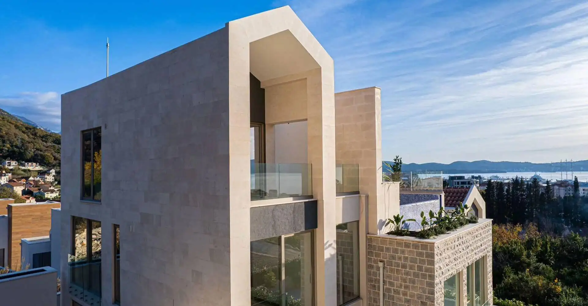Townhouse 241m² in Montenegro, Tivat. Priced at 610000€ rent photo-4