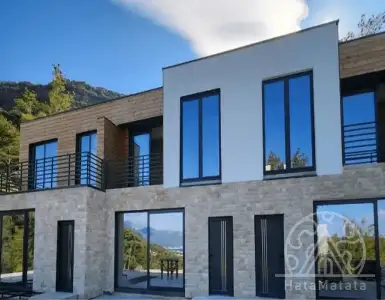 Buy in Montenegro for 323400€
