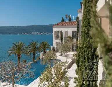 Buy in Montenegro for 731500€