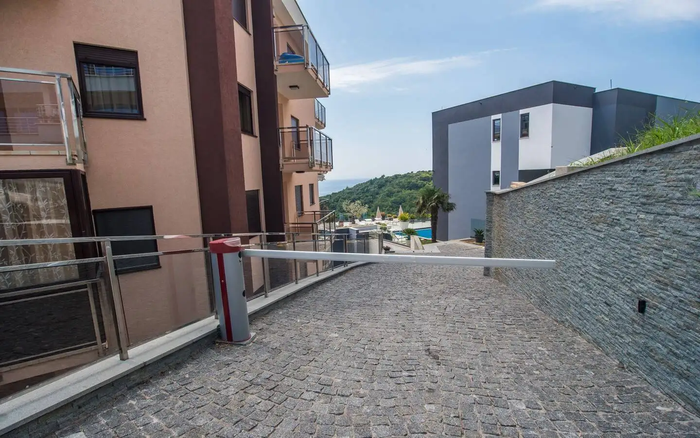 Villa 1133m² in Montenegro, Vidikovac. Priced at 3000000€ rent photo-7
