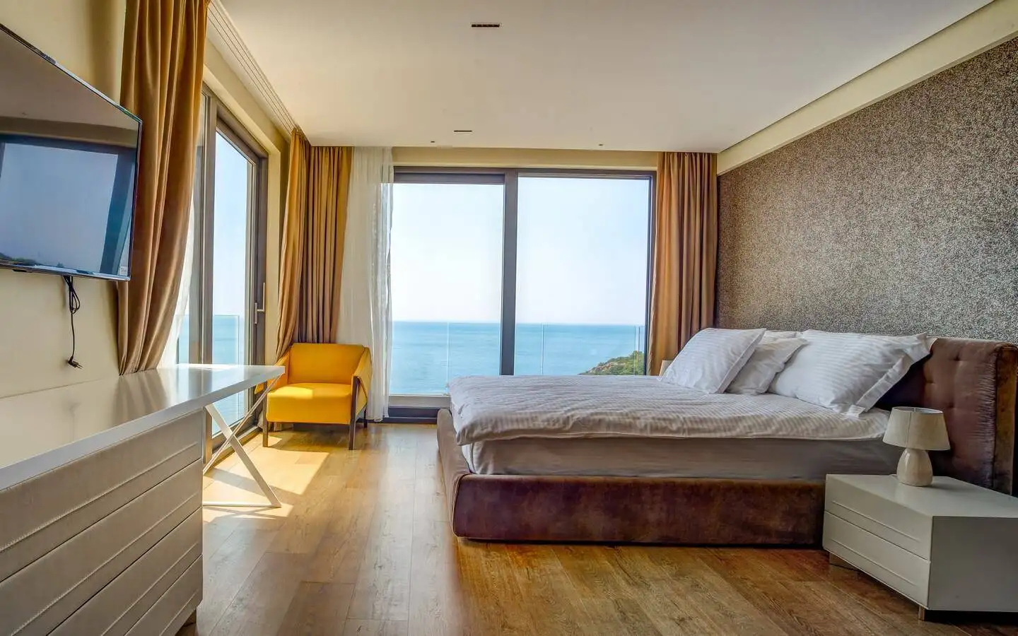 Villa 1133m² in Montenegro, Vidikovac. Priced at 3000000€ rent photo-19