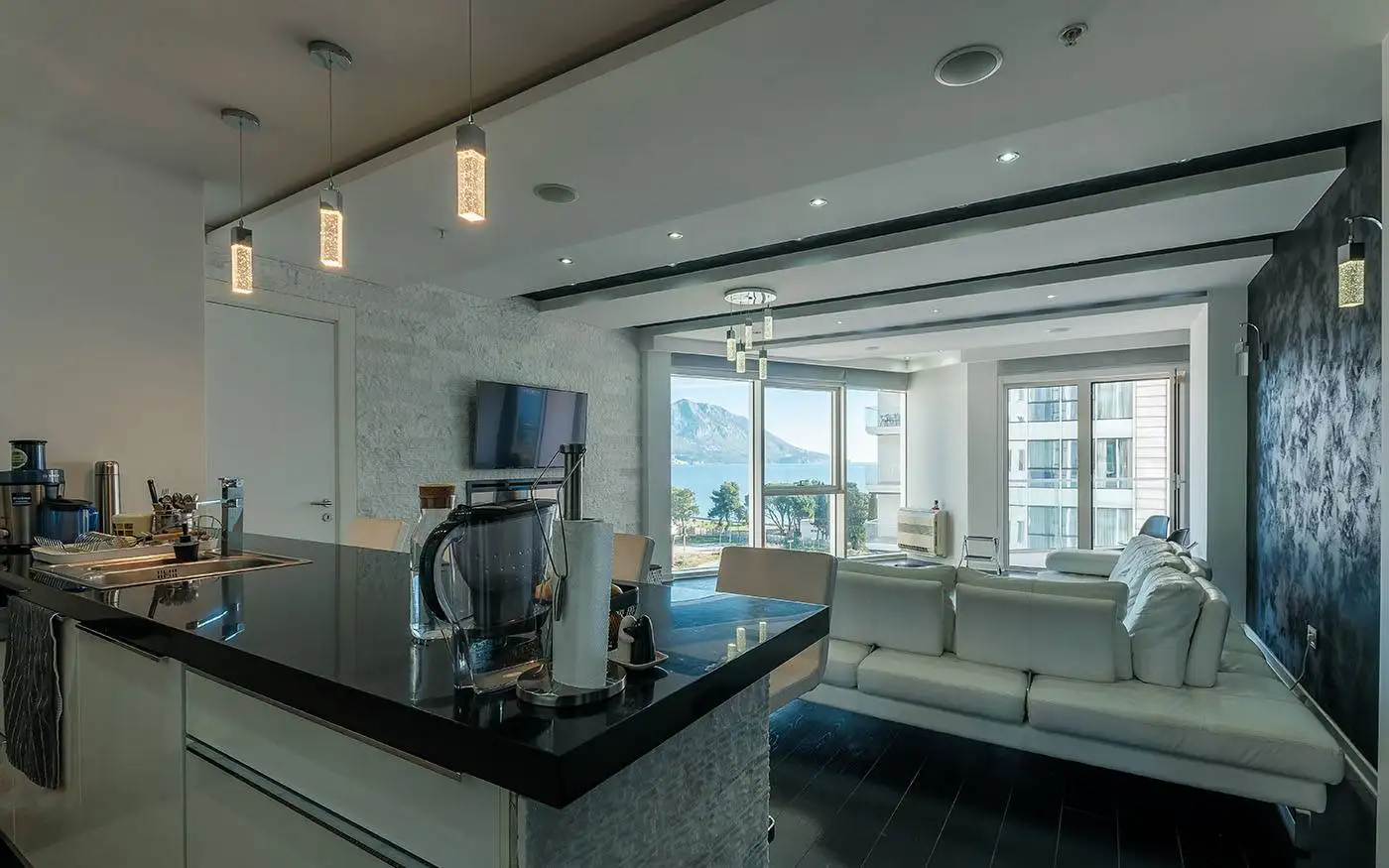 Flat 104m² in Montenegro, Budva. Priced at 500000€ rent photo-10