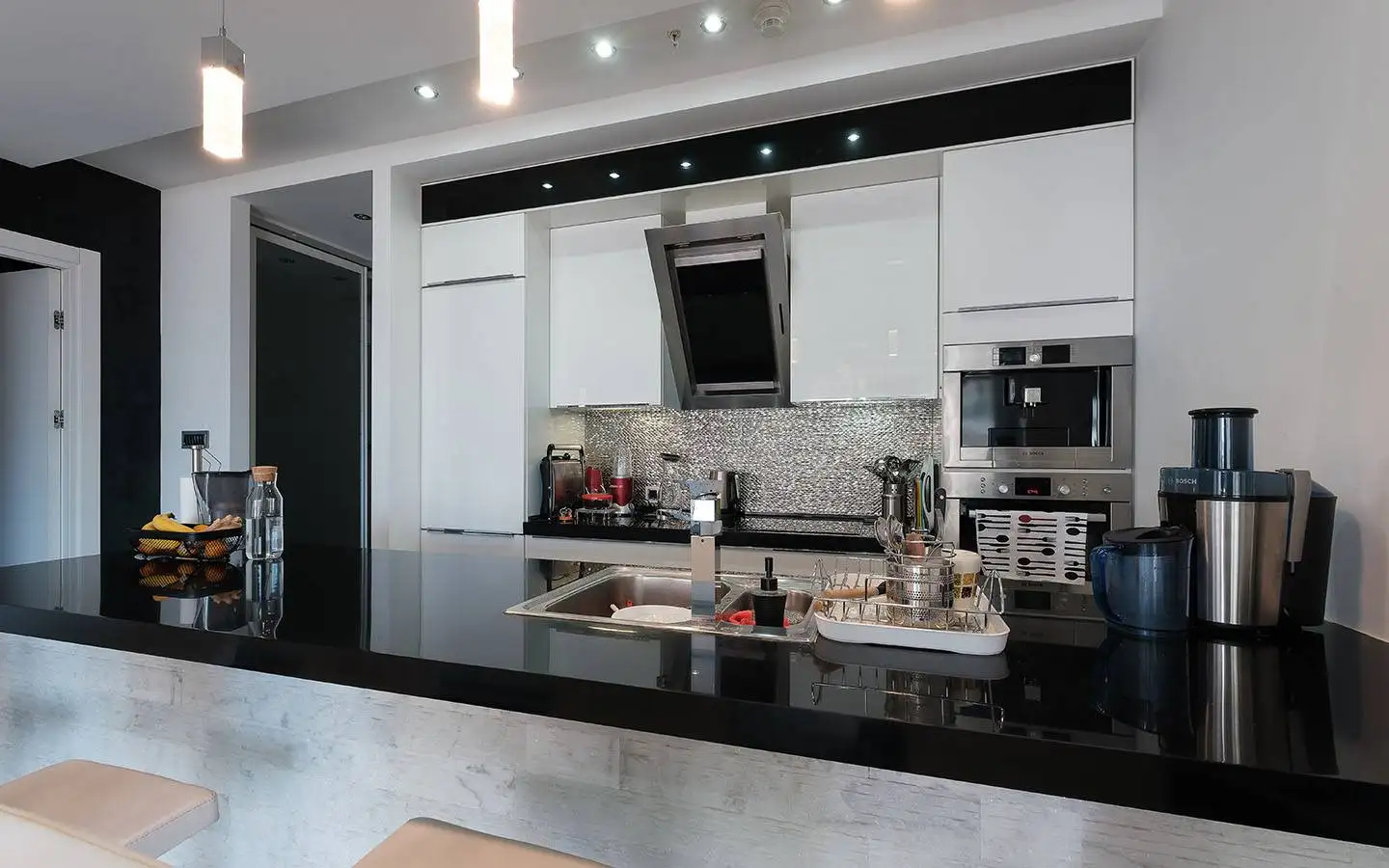 Flat 104m² in Montenegro, Budva. Priced at 500000€ rent photo-7
