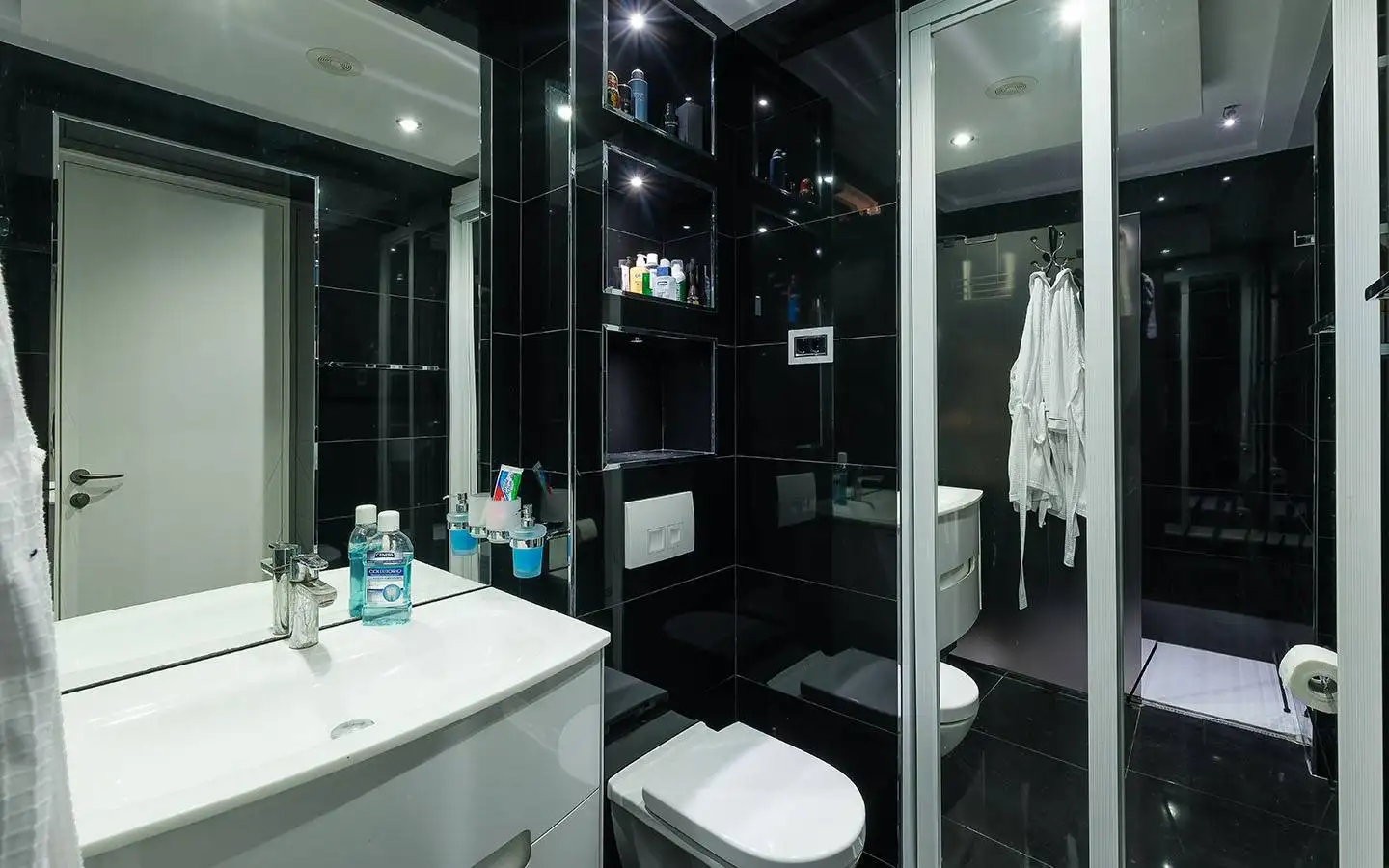 Flat 104m² in Montenegro, Budva. Priced at 500000€ rent photo-12