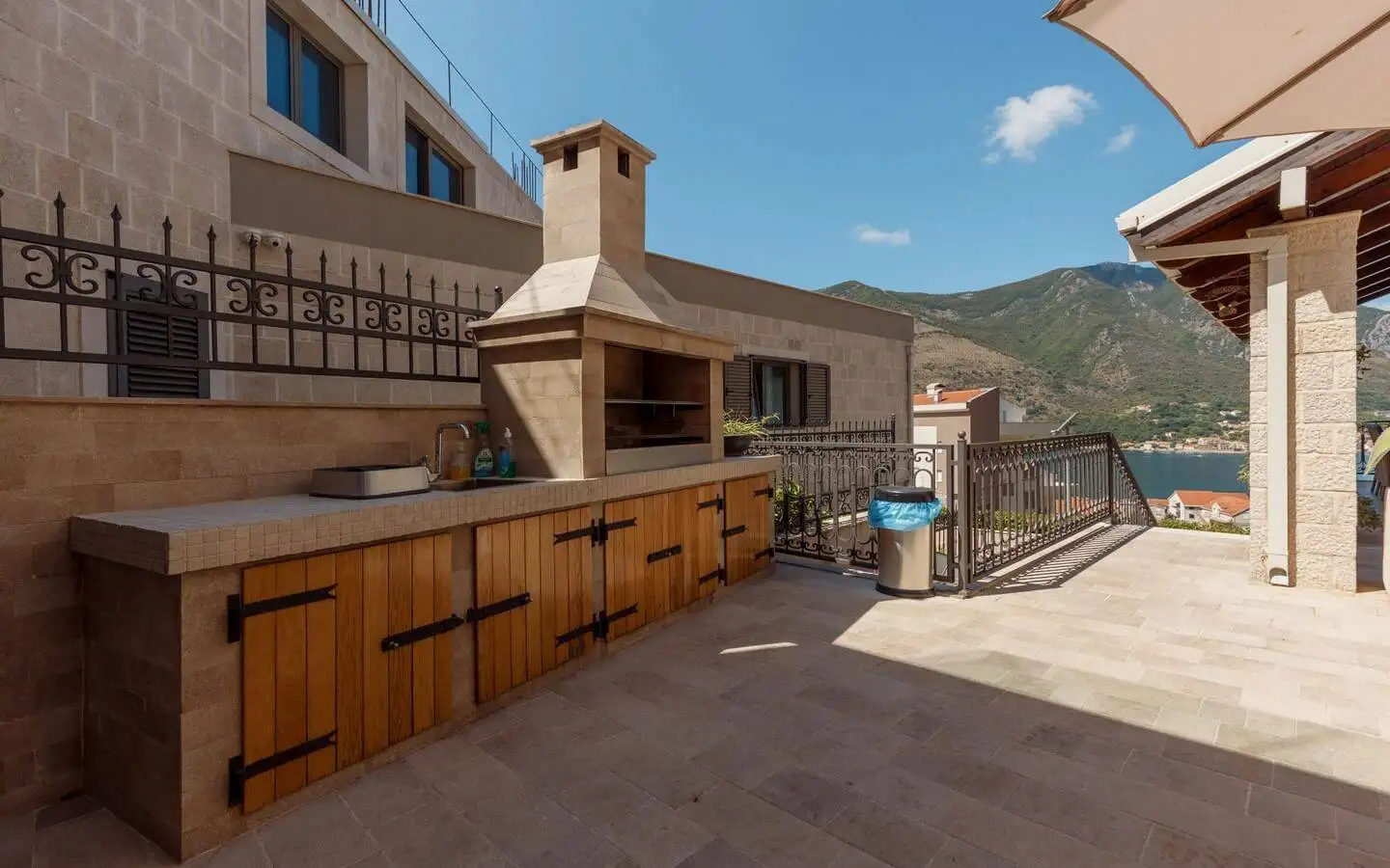 Flat 108m² in Montenegro, Kotor. Priced at 380000€ rent photo-20