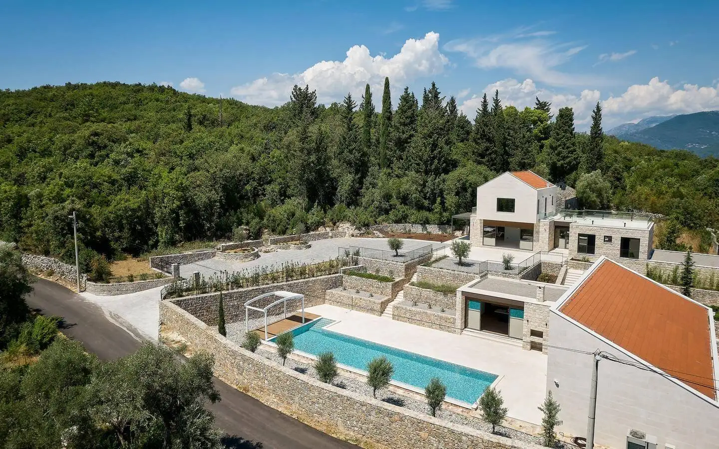 Villa 558m² in Montenegro, Tivat. Priced at 3000000€ rent photo-2