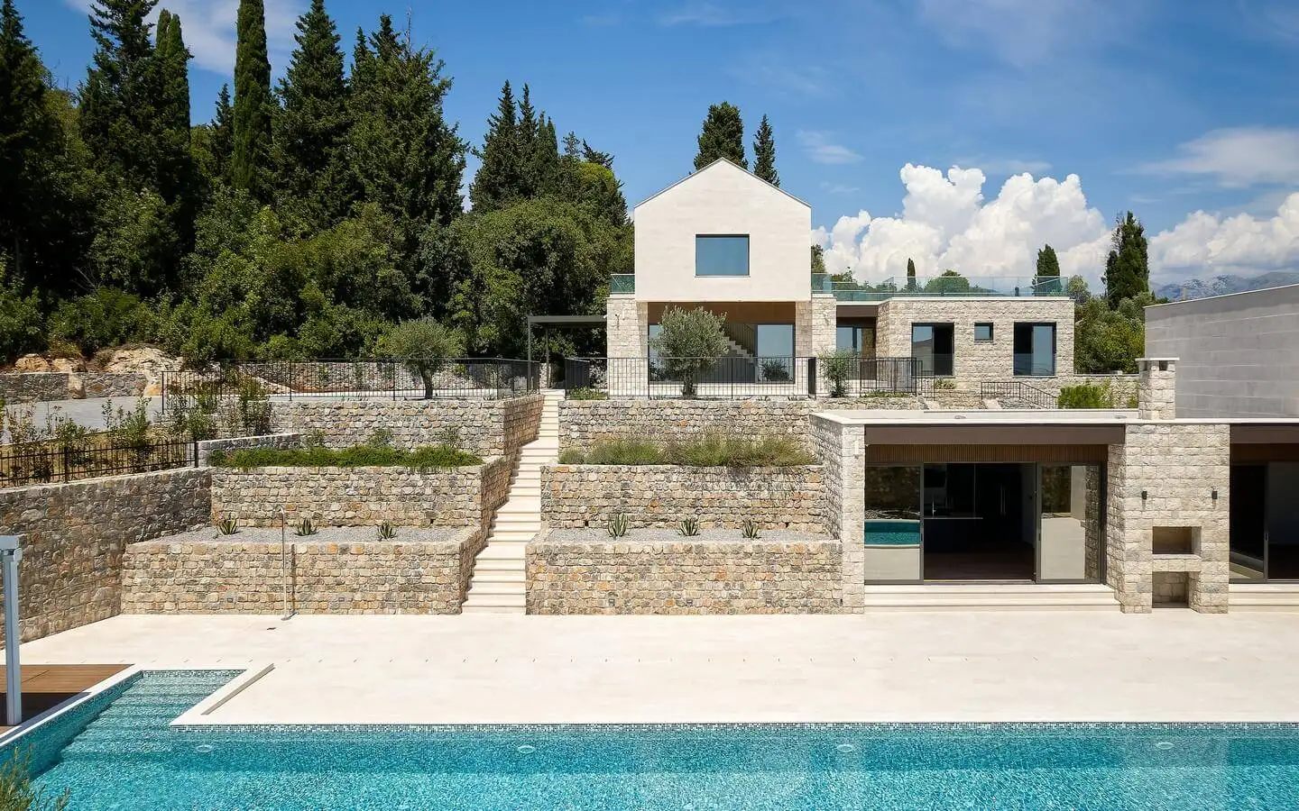 Villa 558m² in Montenegro, Tivat. Priced at 3000000€ rent photo-4