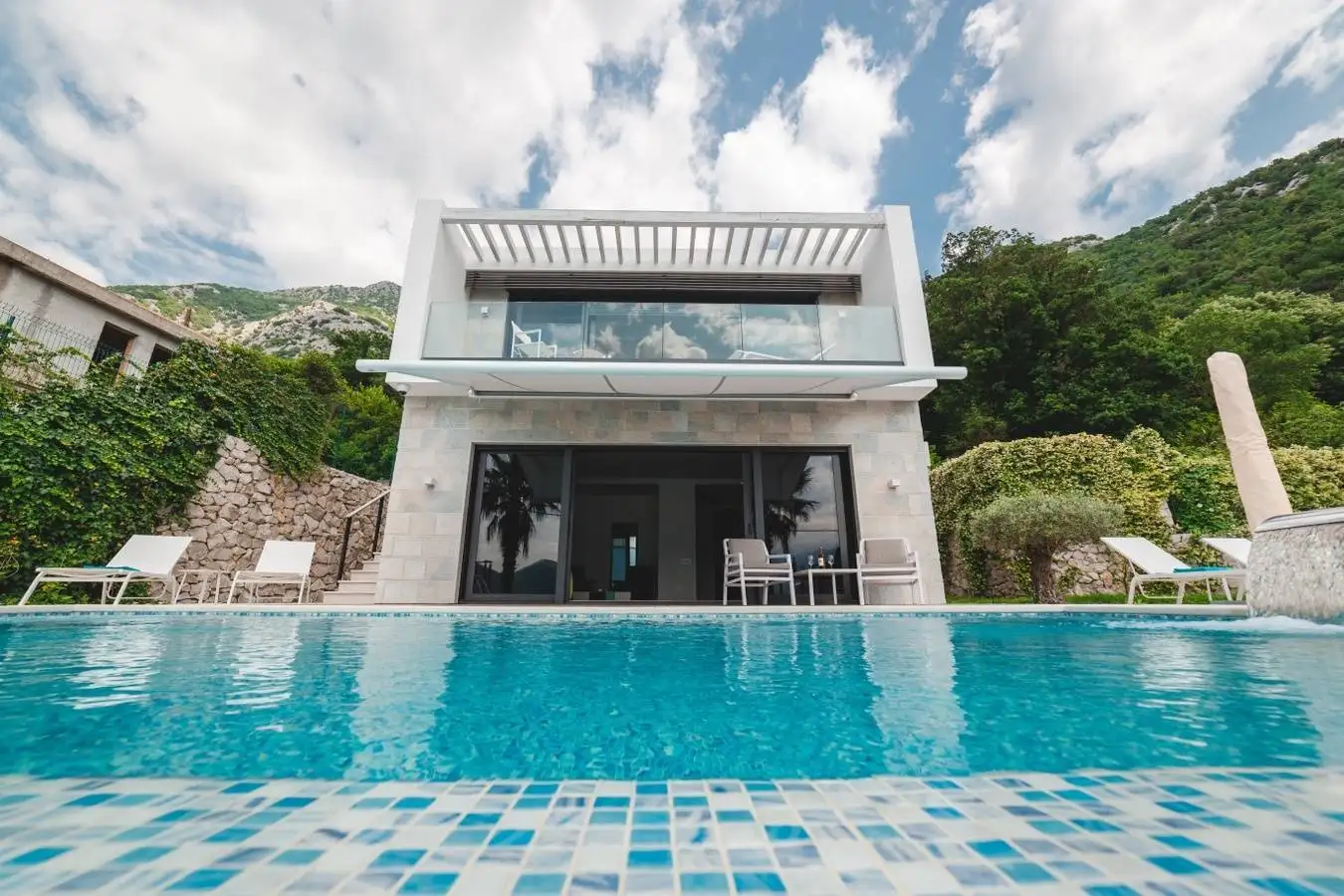 Villa 450m² in Montenegro, Strp. Priced at 3500000€ rent photo-2