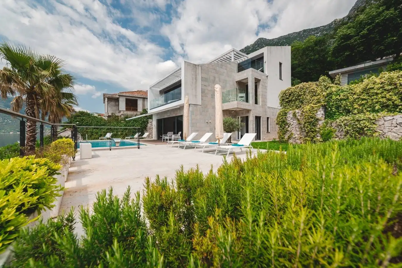 Villa 450m² in Montenegro, Strp. Priced at 3500000€ rent photo-3