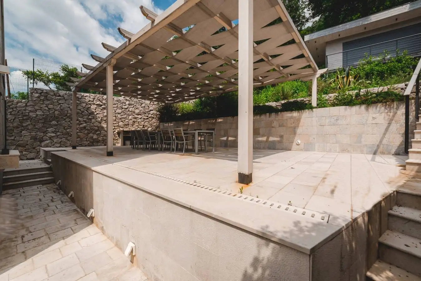 Villa 450m² in Montenegro, Strp. Priced at 3500000€ rent photo-15