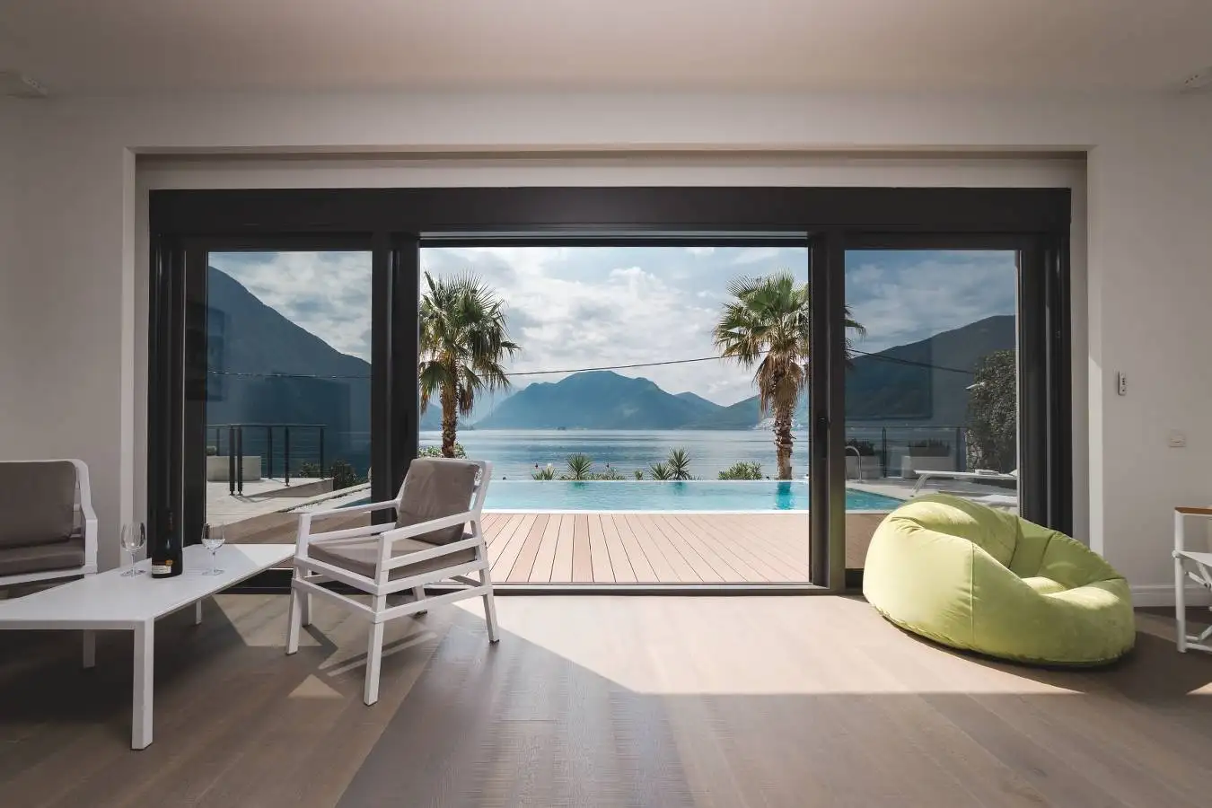 Villa 450m² in Montenegro, Strp. Priced at 3500000€ rent photo-17